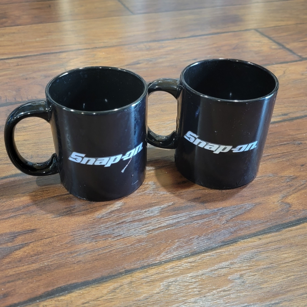 Snap-on mugs set